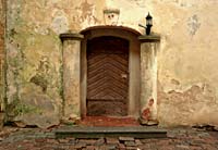 Jaunpils castle, door in inner yard